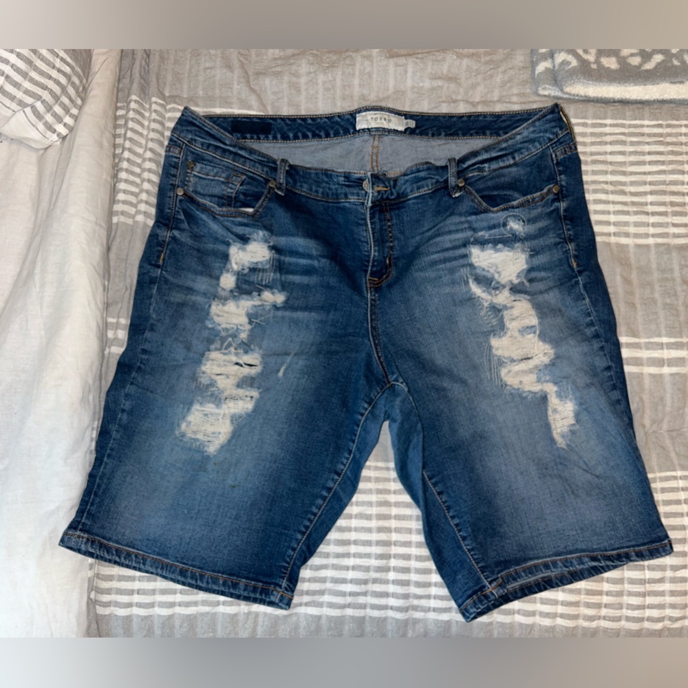 Super cute denim jean shorts with distress